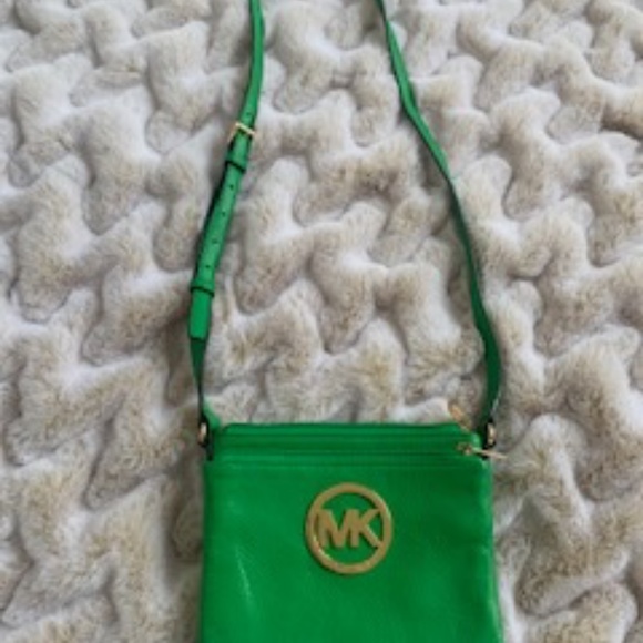 Michael Kors Kelly Green Crossbody purse, handbag. Excellent Condition - Picture 2 of 8